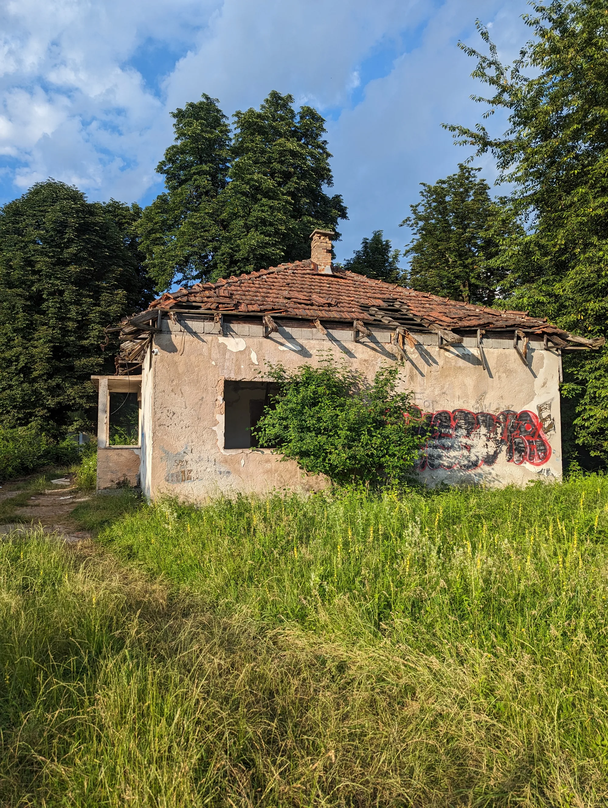 House Demás
